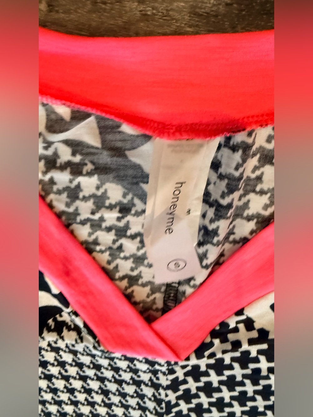 HoneyMe Black & White Geometric V-Neck Tunic Dress with Pink Trim NWOT - Picture 5 of 5